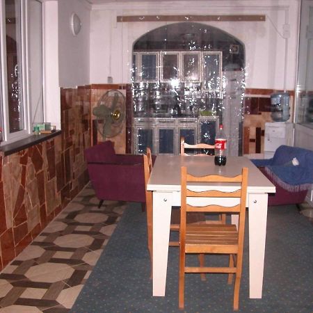Guest House Oasis - Tvishi Ngoại thất bức ảnh