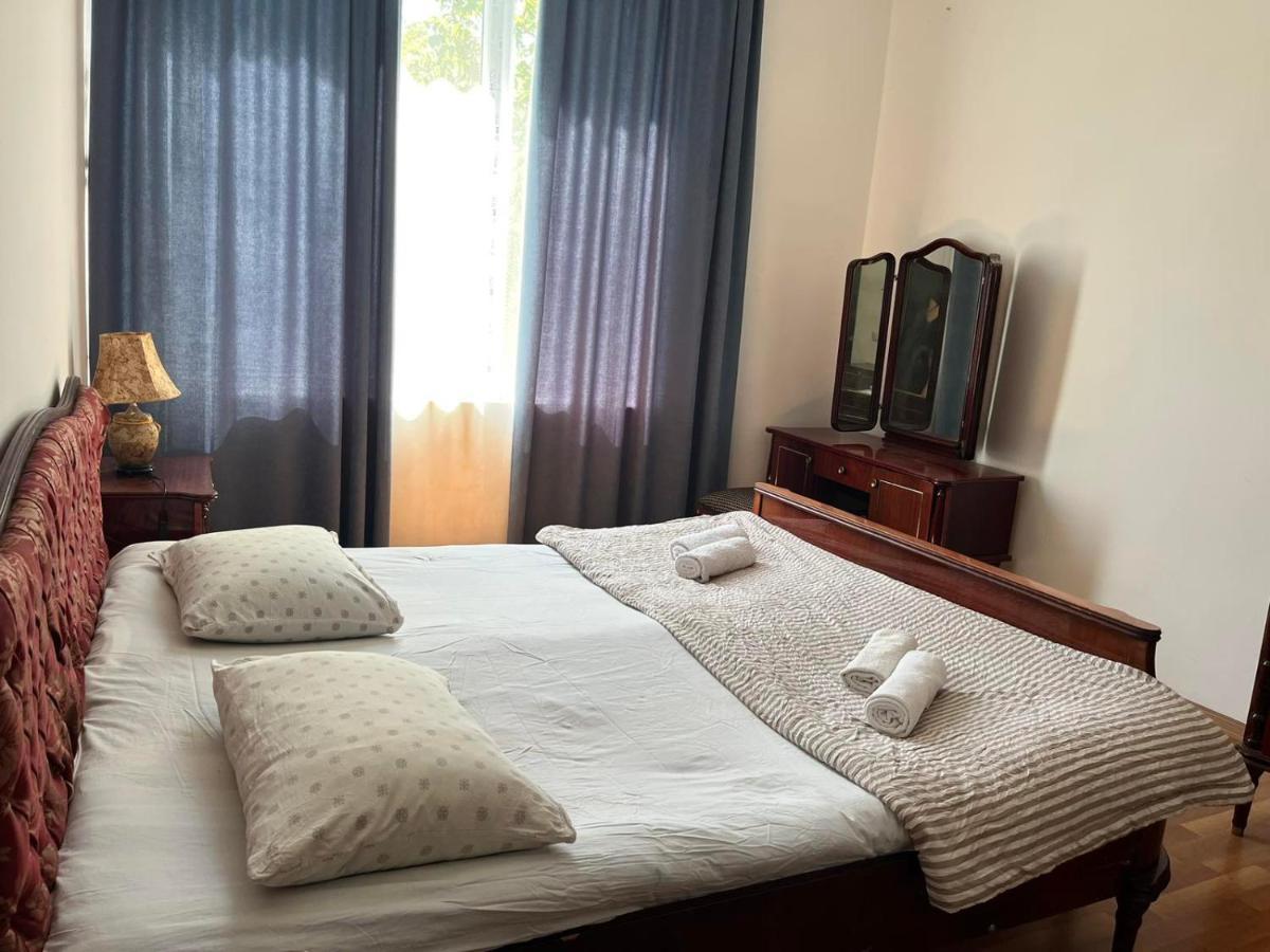 Guest House Oasis - Tvishi Ngoại thất bức ảnh