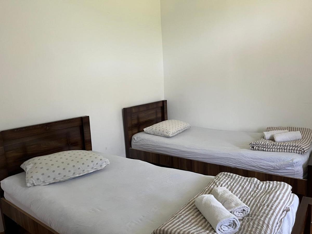 Guest House Oasis - Tvishi Ngoại thất bức ảnh