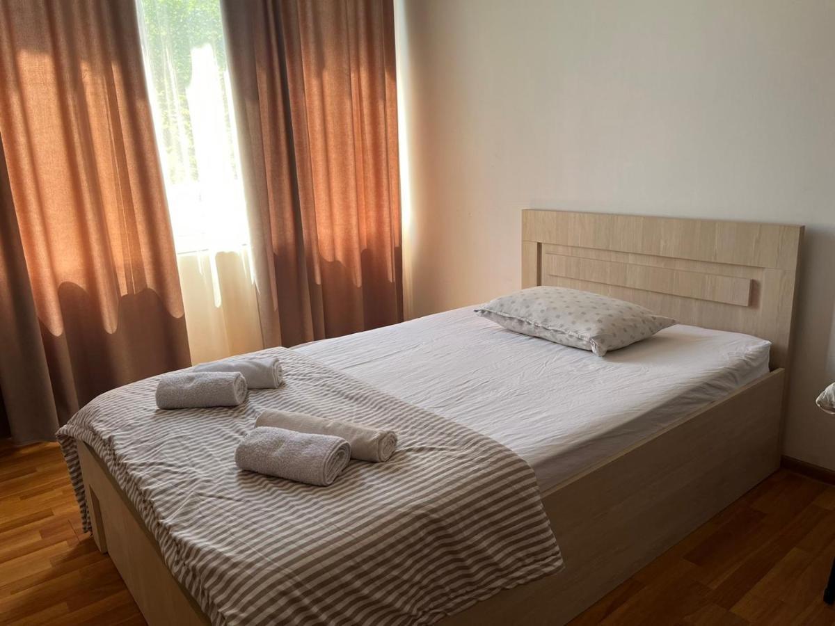 Guest House Oasis - Tvishi Ngoại thất bức ảnh