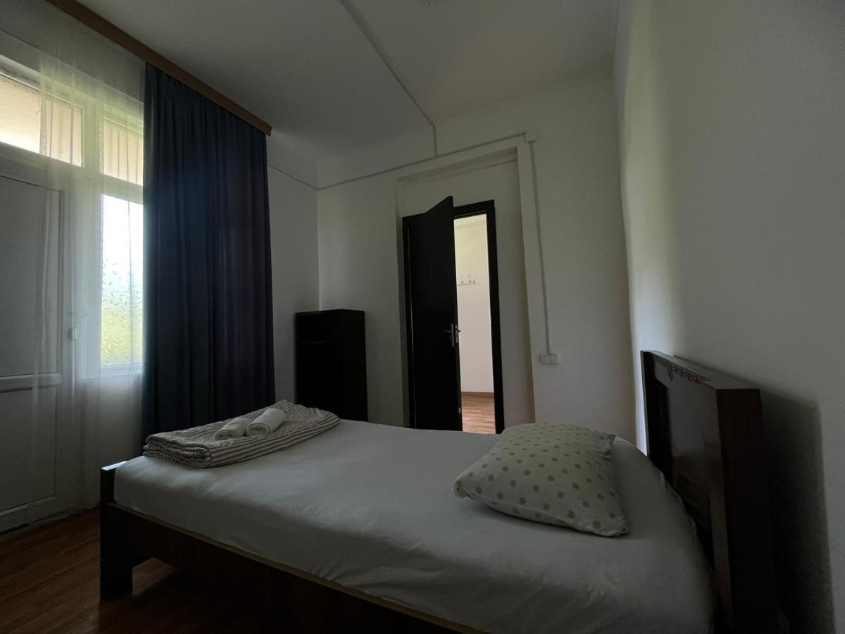 Guest House Oasis - Tvishi Ngoại thất bức ảnh