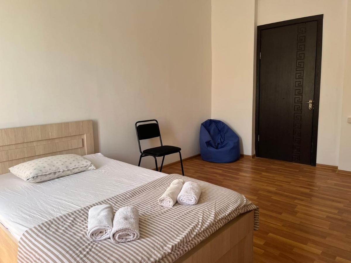 Guest House Oasis - Tvishi Ngoại thất bức ảnh