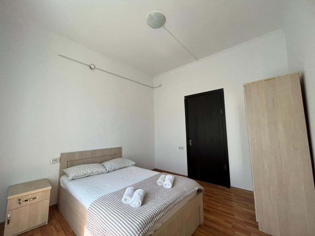 Guest House Oasis - Tvishi Ngoại thất bức ảnh