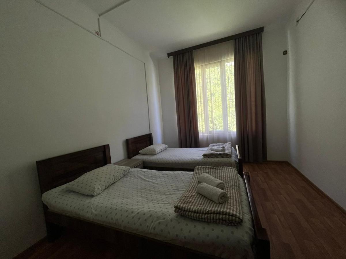 Guest House Oasis - Tvishi Ngoại thất bức ảnh