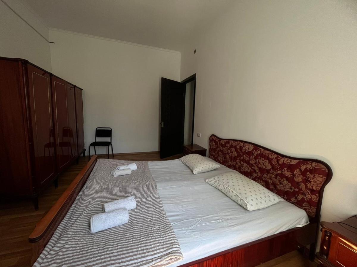 Guest House Oasis - Tvishi Ngoại thất bức ảnh