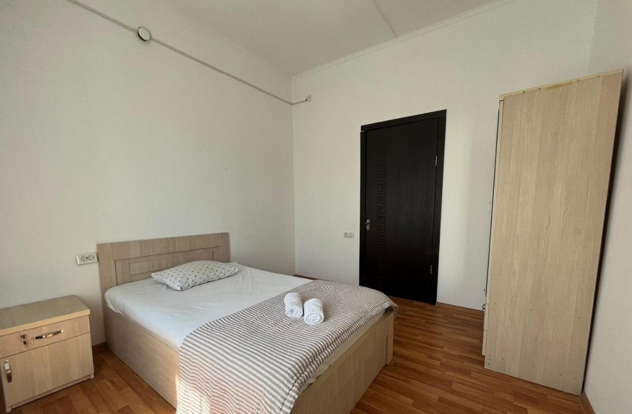 Guest House Oasis - Tvishi Ngoại thất bức ảnh
