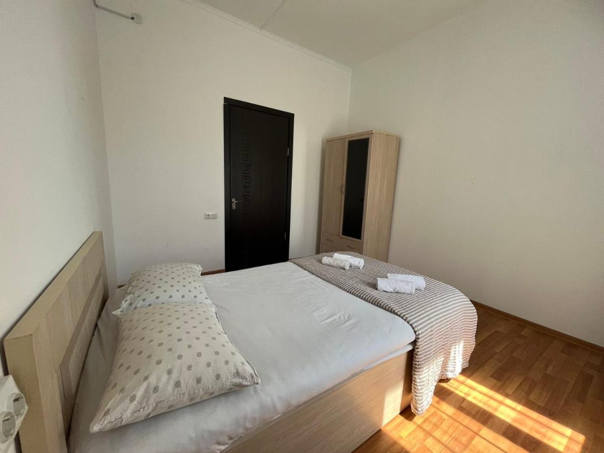 Guest House Oasis - Tvishi Ngoại thất bức ảnh